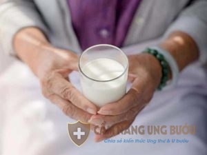 Sữa cung cấp đầy đủ dưỡng chất cho người bệnh